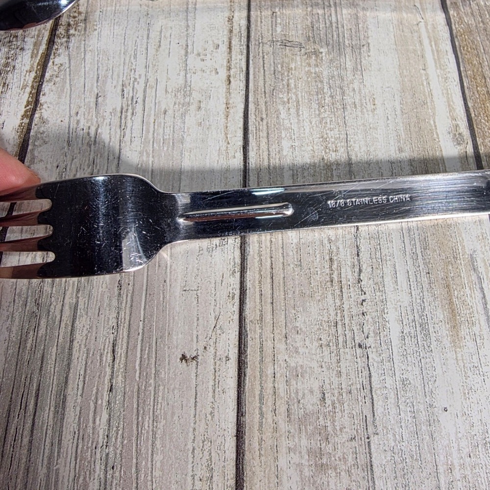Wallace 18/8 Stainless Steel Soup Spoons Set of 8 Plus One Serving and Fork - Picture 9 of 11